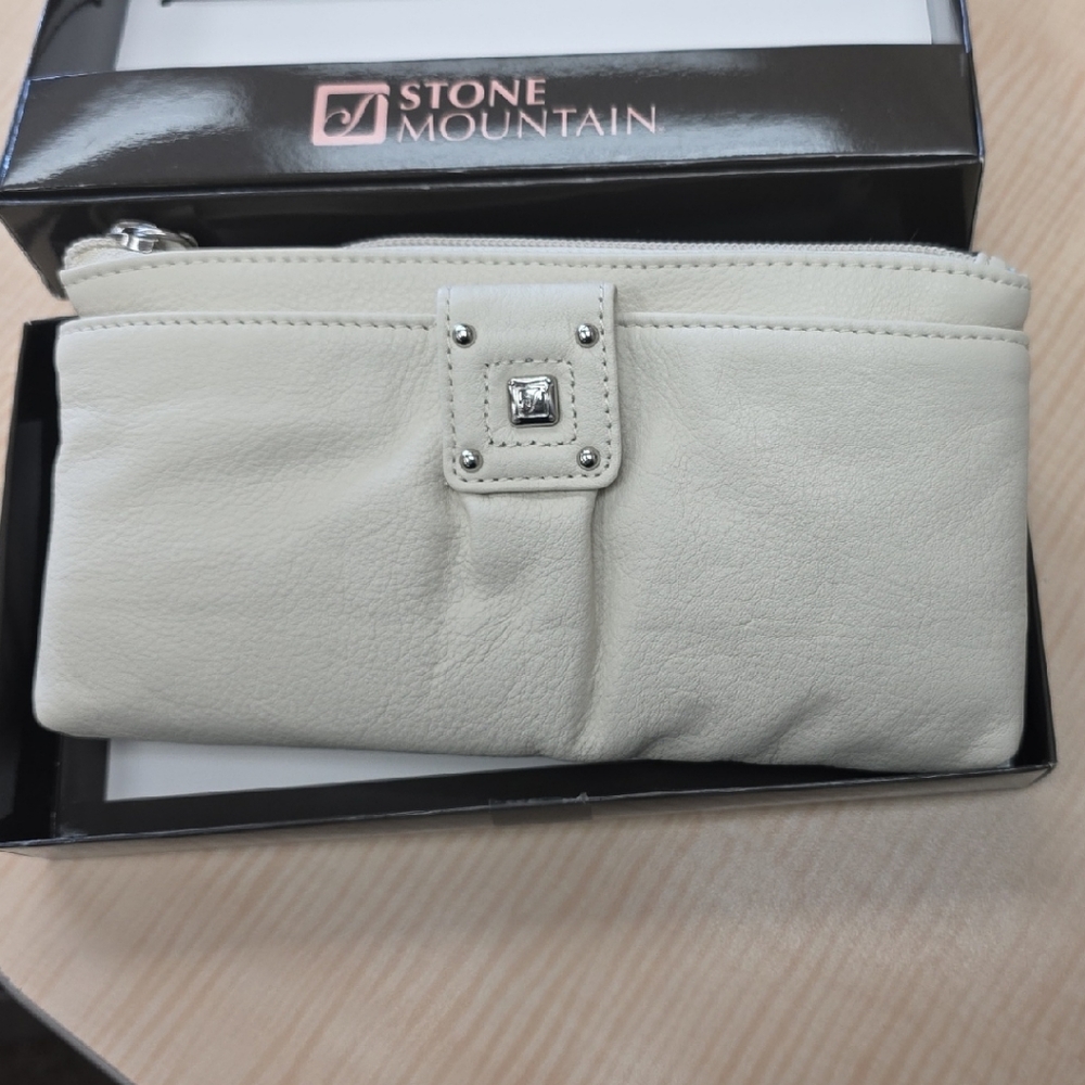 Stone Mountain Accessories Cream Clutch Bag